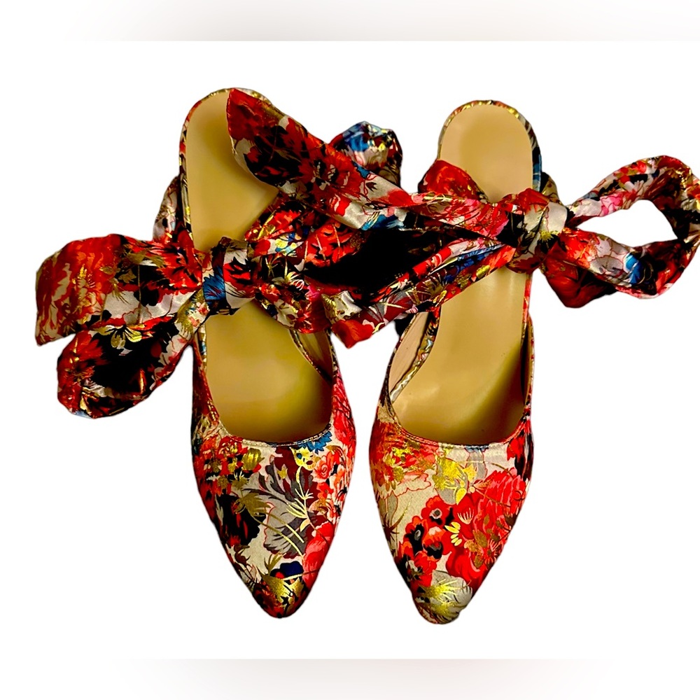 Beautiful floral 3in heels